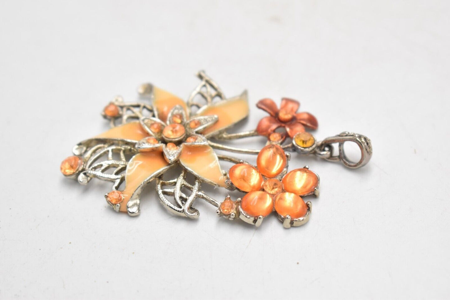 Elegant Floral Necklace Pendant – Enamel & Crystal Flower Design
