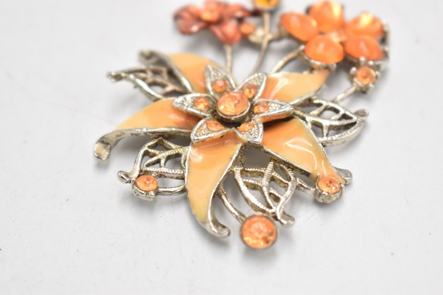 Elegant Floral Necklace Pendant – Enamel & Crystal Flower Design