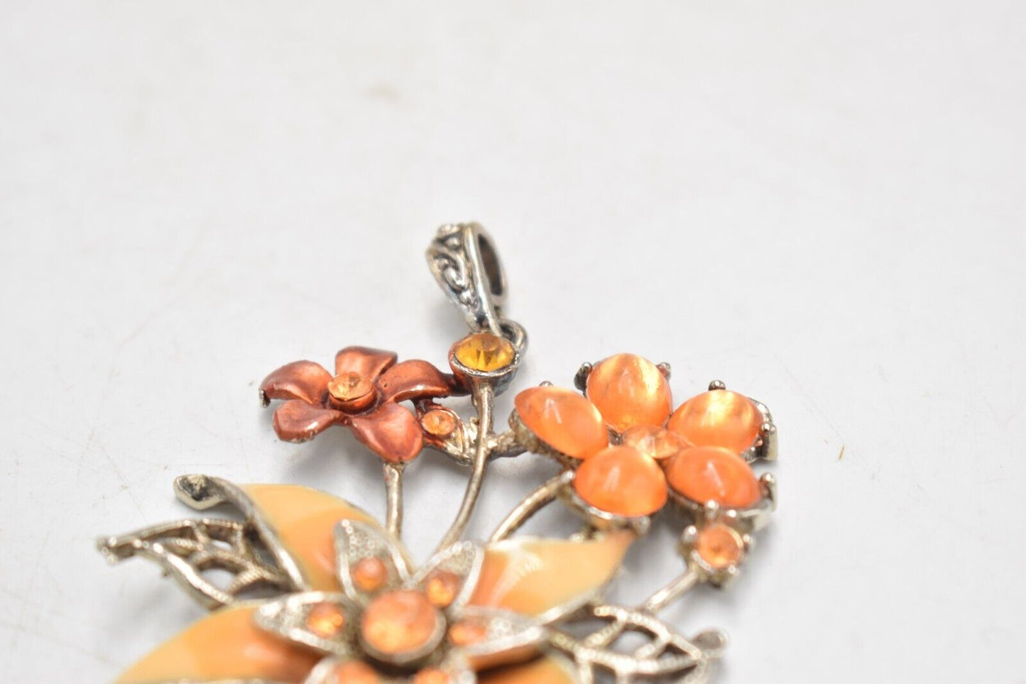 Elegant Floral Necklace Pendant – Enamel & Crystal Flower Design