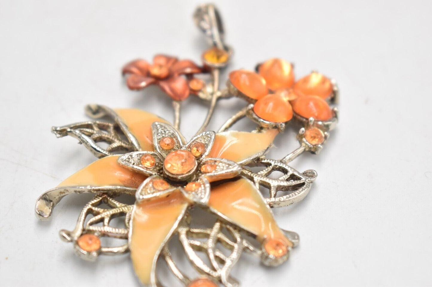 Elegant Floral Necklace Pendant – Enamel & Crystal Flower Design
